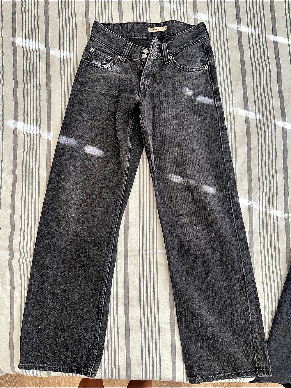 Levi's Superlow Wide / Straight Leg Jeans in Washed Black Waist 24 Like New